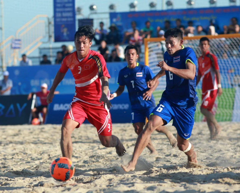 Thể thao bãi biển kiểu Úc  không thể thiếu bóng đá bãi biển